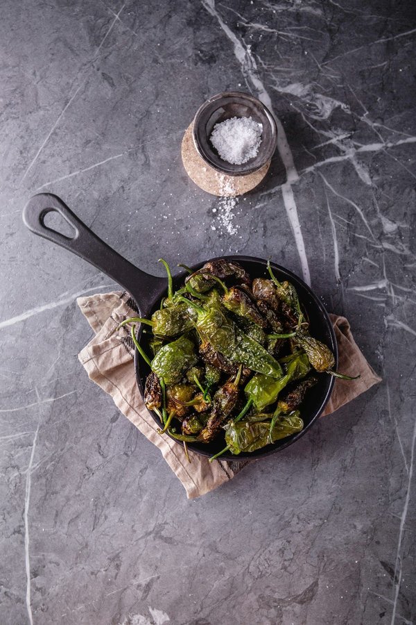 ¿Cuál es la clave para asar pimientos rojos y conservar su dulzura natural?