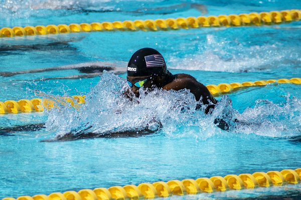 ¿Qué técnicas de respiración pueden mejorar el rendimiento en natación sincronizada?