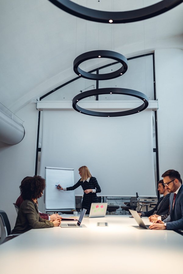 ¿Cuál es el impacto de un nuevo desarrollo comercial en las propiedades residenciales circundantes?