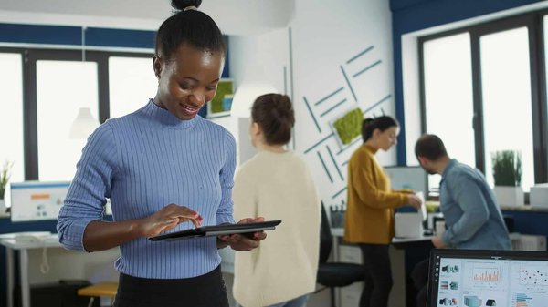 ¿Qué beneficios tiene implementar un sistema ERP en la gestión de una PYME?